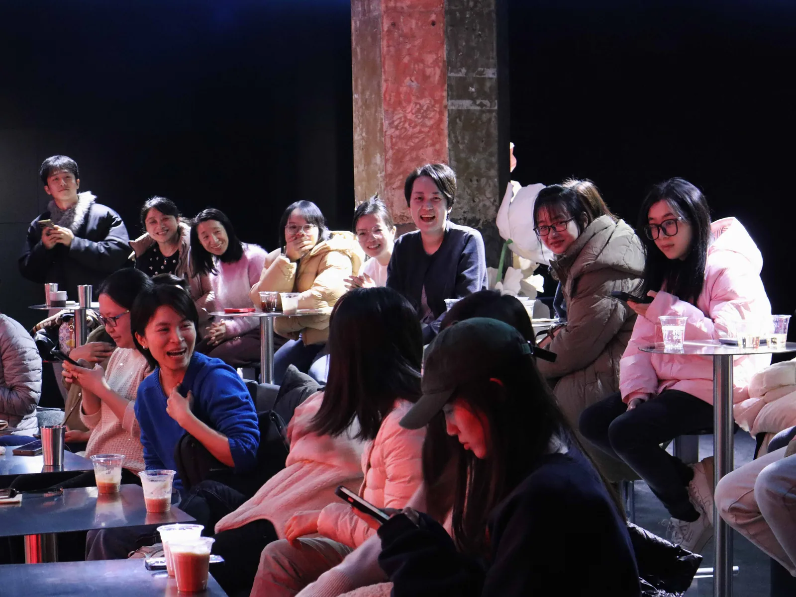 微醺秀沉浸式魔术演出观众互动